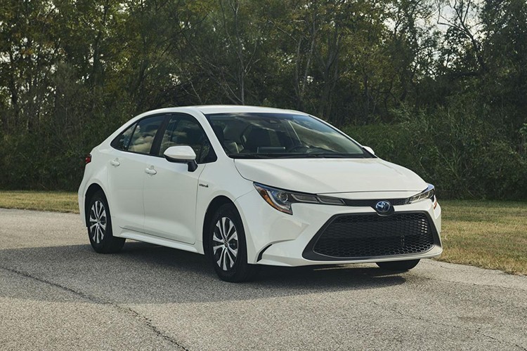 Hãng xe Nhật Bản đã ra mắt mẫu  Toyota Corolla hoàn toàn mới trong hình dáng hatchback hồi đầu năm nay, và sau đó là một phiên bản wagon cho thị trường châu Âu tại triển lãm Paris, và một phiên bản sedan ở triển lãm Quảng Châu cho thị trường Trung Quốc chỉ một vài tuần trước.