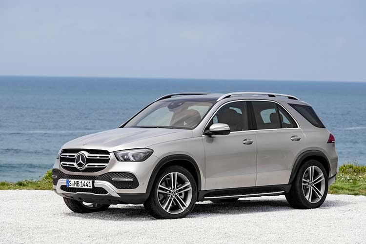 Hãng sang Mercedes-Benz đã phải chờ tới triển lãm Ô tô Los Angeles 2018 mới công bố giá bán của dòng  SUV hạng sang Mercedes-Benz GLE 2020. Theo đó, đối thủ của BMW X5 có 3 phiên bản là Mercedes-Benz GLE 350, GLE 350 4Matic và GLE 450 4Matic tại thị trường Mỹ.