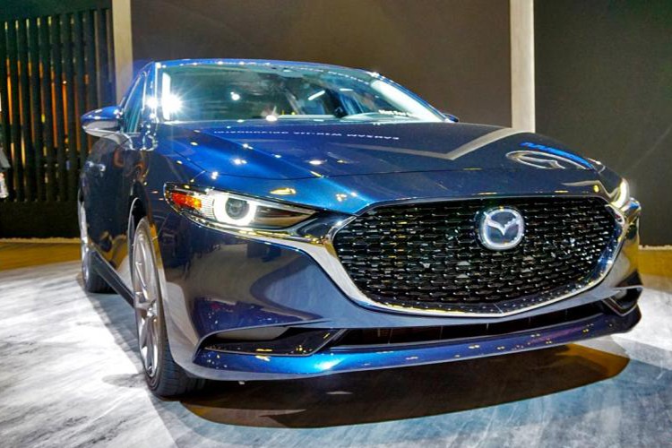 Mẫu  xe Mazda3 2019 mới lần đầu tiên trình làng trong triển lãm Ô tô Los Angeles 2018 diễn ra vào tháng 11 năm ngoái. Tuy nhiên, chỉ chưa đầy 2 tháng sau đó, mẫu xe này đã được đưa đến Đông Nam Á để trưng bày trong triển lãm xe Singapore Motor Show 2019 hiện đang diễn ra ở đảo quốc Sư tử.