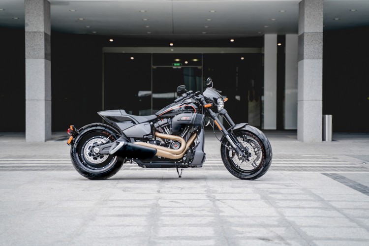 Harley-Davidson tại Việt Nam mới đây đã cho ra mắt loạt xe môtô mới đời 2019 tới thị trường trong nước. Trong đó, mẫu xe tâm điểm thu hút sự chú ý của những người đam mê môtô phân khối lớn thương hiệu Mỹ lần này chính là chiếc xe  Harley-Davidson FXDR 114 mới.