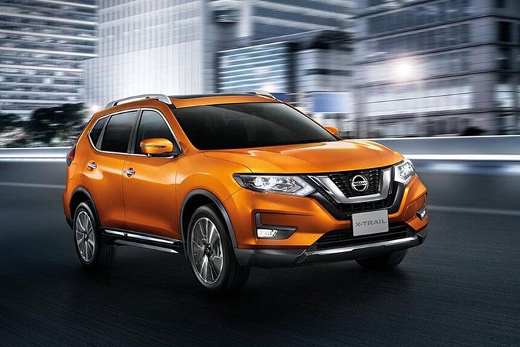 Nissan Thái Lan vừa giới thiệu X-Trail phiên bản nâng cấp giữa vòng đời với các cải tiến về nội/ngoại thất và cả động cơ. Mẫu  xe Nissan X-Trail 2019 facelift đã loại bỏ động cơ xăng 2.0L và thay thế bằng động cơ xăng 2.5L và hệ truyền động hybrid gồm một động cơ xăng 2.0L kết hợp với một mô tơ điện