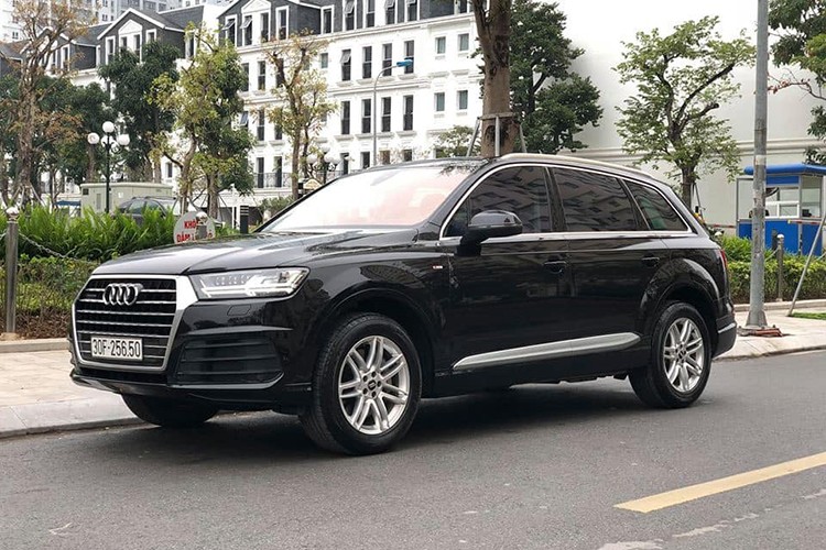 Thông tin về những chiếc xe sang Audi từng phục vụ hội nghị APEC năm luôn thu hút được rất nhiều sự quan tâm từ phía người tiêu dùng. Mới đây, trên một diễn đàn mua bán ôtô cũ bẩt ngờ xuất hiện một chiếc  xe Audi Q7 bản APEC được chủ nhân chào bán tại Hà Nội.