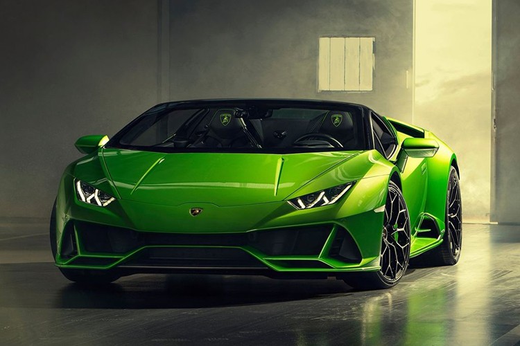 Theo đó, siêu xe  Lamborghini Huracan EVO Spyder sẽ được chính thức ra mắt công chúng trên toàn thế giới tại triển lãm ôtô quốc tế Geneva Motor Show 2019 sắp diễn ra ở Thuỵ Sĩ. Siêu xe mui trần mới của hãng "siêu bò" sở hữu những trang bị khủng cùng vẻ đẹp đầy mê hoặc.