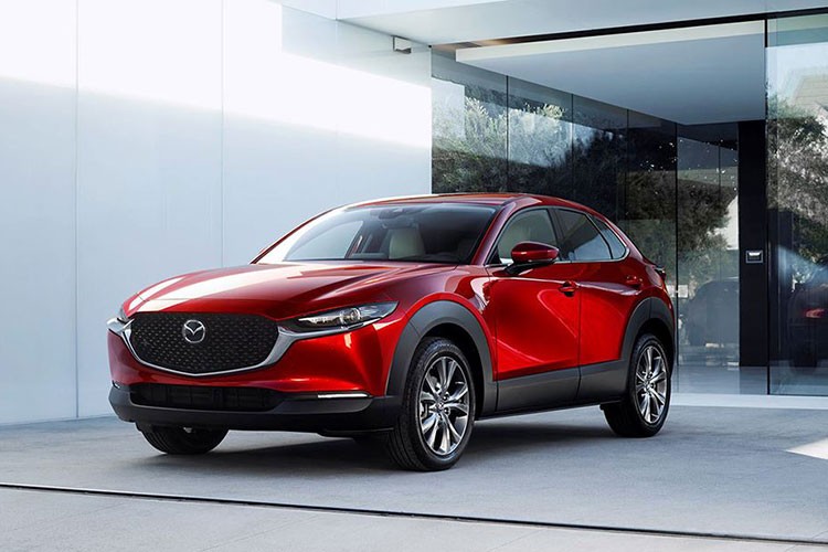 Đúng như thông tin từ trước đó, hãng Mazda đã chính thức trình làng một mẫu crossover mới trong triển lãm Ô tô Geneva 2019 hiện đang diễn ra tại Thụy Sỹ. Tuy nhiên, trái với dự đoán, mẫu crossover này không phải là Mazda CX-3 thế hệ mới. Thay vào đó, mẫu xe được vén màn trong triển lãm Ô tô Geneva năm nay là  Mazda CX-30 đời 2020.