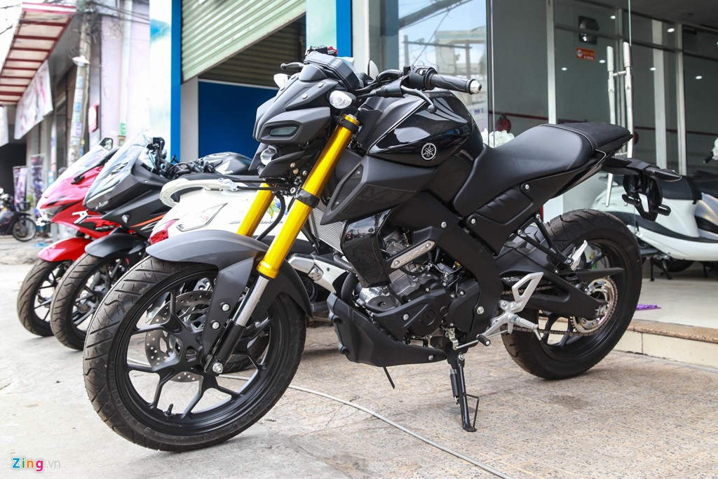  Yamaha MT-15 ra mắt vào tháng 10/2018, mẫu nakedbike 150 cc thay thế vị trí của TFX 150 (tên khác là M-Slaz hoặc Xabre). Xe vừa được một đại lý tư nhân tại TP.HCM nhập khẩu về từ Indonesia, chỉ 5 tháng sau khi trình làng.