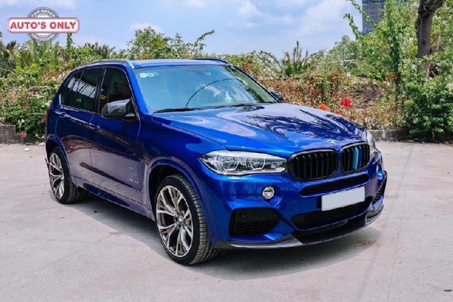 Mẫu  xe SUV BMW X5 hạng sang được nhiều đại gia Việt ưa chuộng. Để trở nên độc đáo và duy nhất, một dân chơi xe tại Bạc Liêu quyết định sở hữu một chiếc X5 độ theo phong cách thể thao M-Sport chính hãng.