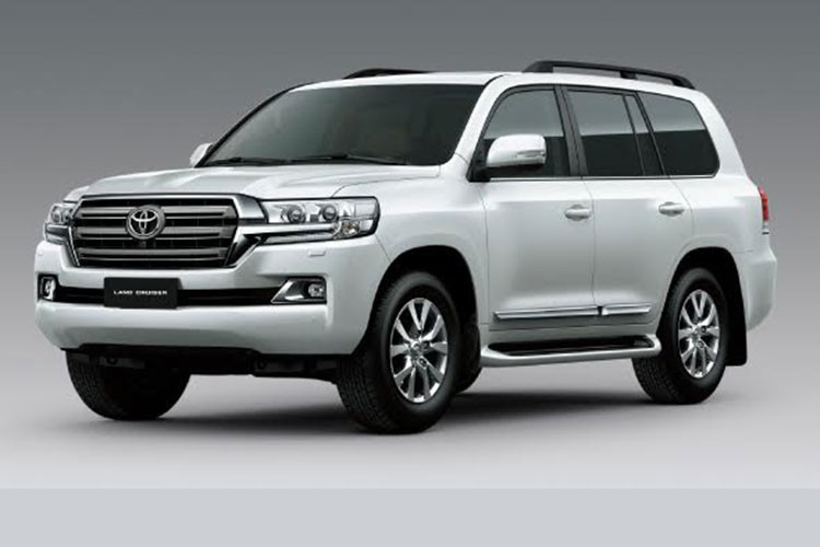 Mẫu xe  SUV Toyota Land Cruiser 2019 được bổ sung thêm trang bị an toàn, tiện nghi mới. Mẫu xe vẫn được nhập khẩu nguyên chiếc và chính thức có mặt tại các đại lý Toyota Việt Nam ngay trong tháng 4 này.