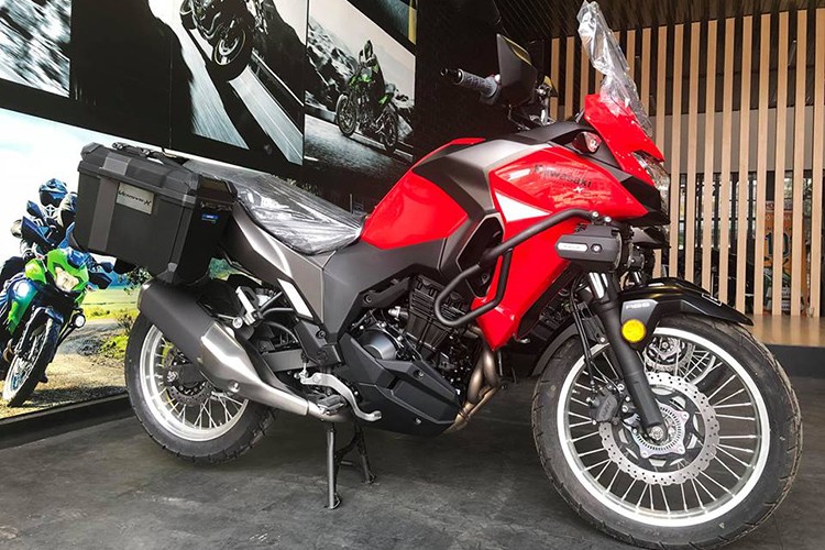 Phiên bản của mẫu xe đường trường tầm trung  Kawasaki Versys X300 mới được đem về Việt Nam vào hồi đầu năm 2018. Đây là mẫu xe thứ 3 của Kawasaki trong tầm 300 cc, sau mẫu sportbike Ninja 300 và naked-bike Z300 và nhận được sự đón nhận khá tốt từ những tay lái mới.