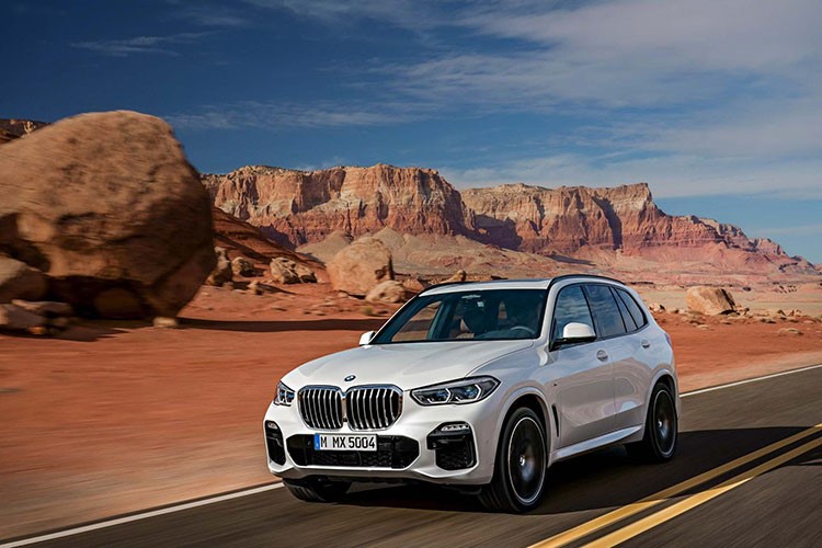 Sau khi được giới thiệu tại Thái Lan hồi đầu năm, mẫu  xe SUV BMW X5 2019 dự kiến cũng sẽ về Việt Nam sau vài tháng nữa. Đây được xem là đối thủ của Mercedes-Benz GLE, Audi Q7 và Volvo XC90 hay Porsche Cayenne. Hiện tại, BMW X5 là mẫu xe SUV hạng sang hàng đầu của BMW là X8 vẫn chưa được ra mắt.