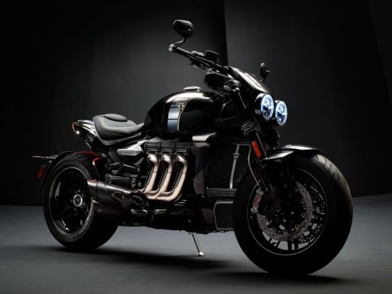 Dau khi hé lộ mẫu cruiser thể thao  Triumph Rocket III TFC 2020, thương hiệu xe Anh Quốc đã đăng tải hình ảnh chi tiết cũng như thông tin giá bán cho mẫu xe này đến với những người yêu xe môtô trên thế giới.