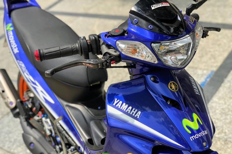 Ra mắt lần đầu vào năm 1998 nhưng tới nay, mẫu  xe máy Yamaha 125ZR (hay Yamaha Z125 hay "Ya cá mập" theo cách gọi của dân chơi Việt Nam) vẫn đang được sản xuất tại Malaysia. Được nhập về bởi một số cửa hàng tư nhân, hiện 125ZR đã trở thành một dòng xe đắt giá, với tổng giá trị lên tới khoảng 250 triệu đồng khi "ra biển".