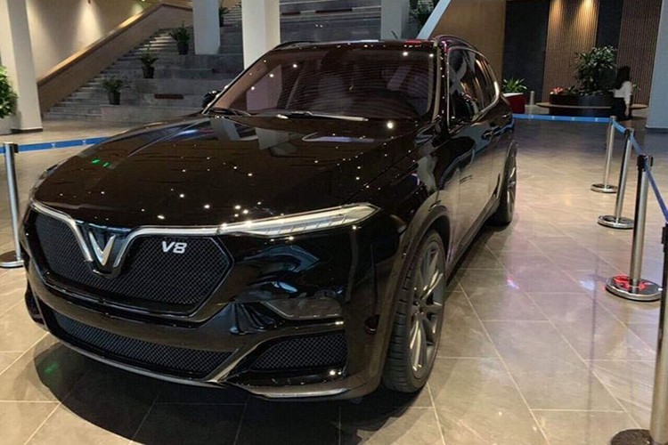 Sau khi được trưng bày tại triển lãm Geneva Motor Show 2019 vào hồi tháng 3 vừa qua, mẫu xe  VinFast LUX SA V8 mới đã được đưa về Việt Nam và trưng bày tại nhà máy của tập đoàn VinFast tại Hải Phòng.