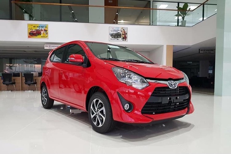 Sau khi ra mắt và gây sự chú ý, ngay lập tức mẫu  xe giá rẻ Toyota Wigo đã dẫn đầu phân khúc hạng A tại Việt Nam. Tuy nhiên, niềm vui "ngắn chẳng tày gang" - Toyota Wigo đã cho thấy dấu hiệu hụt hơi của mình trong cuộc đua doanh số với Hyundai Grand i10 và Kia Morning.