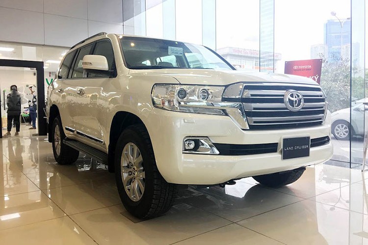 Đứng đầu danh sách  xe ôtô ế nhất Việt Nam trong 5 tháng đầu 2019 là Toyota Land Cruiser. Mẫu xe này vừa tiến hành nâng cấp vào đầu tháng 4/2019 với nhiều trang bị mới, nhưng đồng thời cũng khiến giá xe tăng lên tới 333 triệu đồng. Dù vậy, so với doanh số 45 xe của tháng 5 cũng là một sự tăng trưởng tương đối tốt với một mẫu SUV hạng sang.