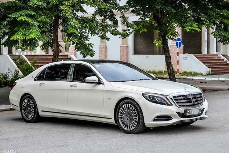 Ra mắt thị trường Việt Nam vào hồi đầu năm 2015,  Mercedes Maybach S600 mới được định vị ở phân khúc siêu sang. Chính vì vậy, đây không chỉ là phiên bản kéo dài trục cơ sở thông thường trên dòng S-Class, mà còn được trang bị nhiều công nghệ cũng như tiện nghi cao cấp nhất của hãng.