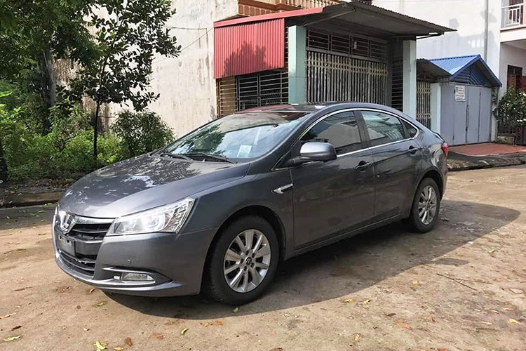  Thương hiệu xe ôtô Luxgen được mệnh danh là “Lexus” của Đài Loan với những mẫu xe được trang bị rất nhiều công nghệ mới ở thời điểm nó ra mắt ở Việt Nam. Giá bán của các mẫu xe U7 hay S5 tại Việt Nam không phải là rẻ, với chiếc sedan S5, giá bán của nó sau khi lăn bán trên đường phố Việt Nam có thể lên tới 1 tỷ đồng.