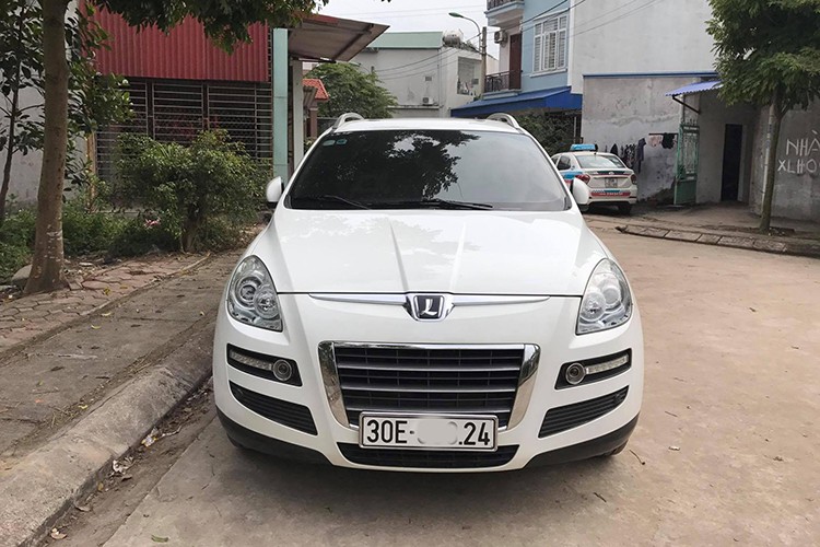 Ở thời điểm ra mắt, Mẫu xe SUV Luxgen U7 nổi lên như một hiện tượng khi sở hữu các trang bị hạng sang chỉ có trên các dòng xe giá vài tỷ đồng nhưng giá bán của U7 SUV chỉ trên 1 tỷ. Tuy nhiên sau 7 năm sử dụng, chiếc xe hiện đang được rao bán rộng rãi ở nhiều trên chợ mua bán xe cũ ở mức trên dưới 400 triệu đồng, tức là chiếc xe mất giá khoảng 600 đến 800 triệu đồng tùy vào phiên bản.