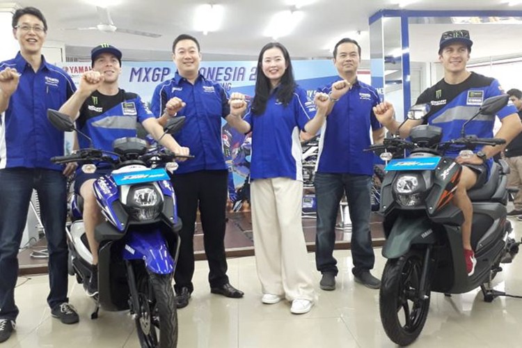 Mới đây, thị trường Indonesia lại sôi động khi Yamaha vừa tung ra thị trường nước này phiên bản  xe ga Yamaha X-Ride 125 mới. Mẫu xe có những thay đổi nhỏ, đặc biệt là về màu sắc và bộ tem đầy nghịch ngợm, nhằm đánh vào thị phần giới trẻ. Lần này, X-Ride 125 được bổ sung thêm hai màu mới gồm màu xanh da trời và xanh lá cây lạ mắt.