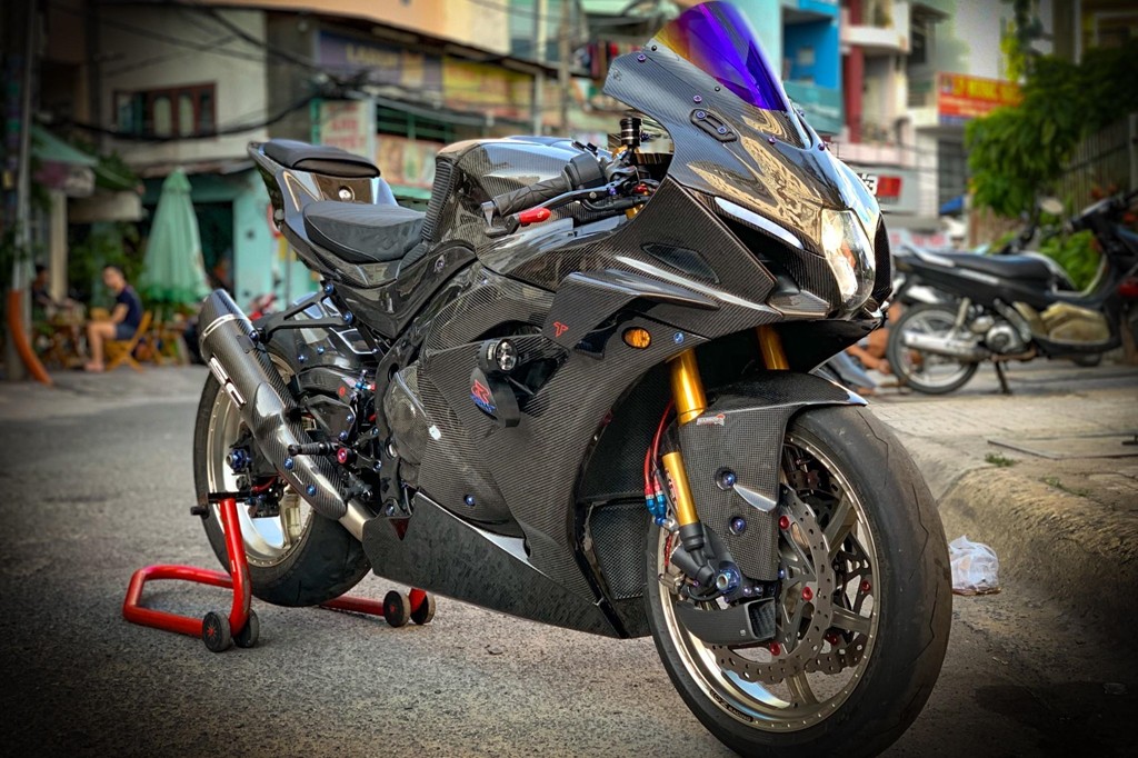 Từ khi ra mắt vào năm 2017, thế hệ thứ 6 của chiếc  siêu môtô Suzuki GSX-R1000 được nhiều biker chú ý hơn. Ở thế hệ này, chiếc GSX-R1000 được thay đổi toàn diện từ thiết kế cho đến động cơ.