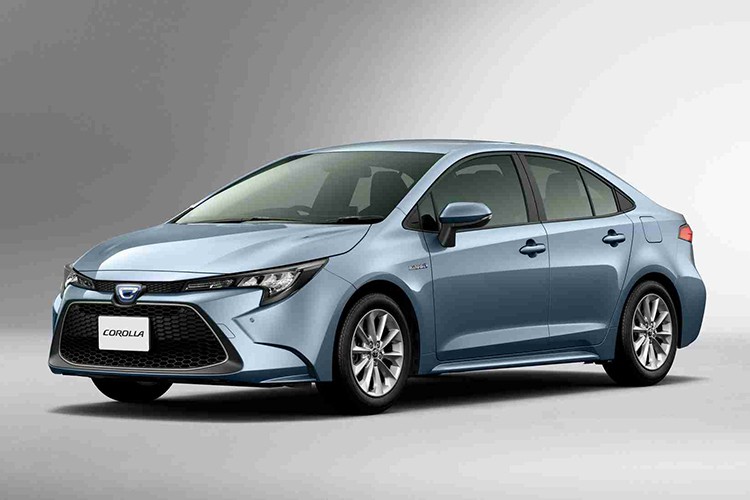 Hãng xe Nhật Bản mới đây đã chính thức cho ra mắt mẫu  xe Toyota Corolla 2020 hoàn toàn mới tại thị trường quê nhà. Khác với các thị trường trong khu vực Đông Nam Á chỉ phân phối duy nhất phiên bản Toyota Corolla 4 cửa sedan, tại quê nhà Nhật Bản mẫu xe này còn có thêm 2 biến thể thân xe là hatchback và touring.