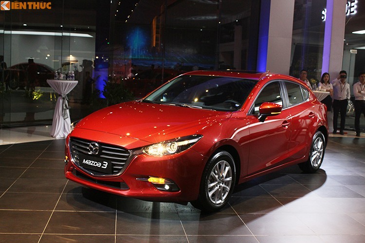 Cụ thể, khách hàng  mua xe ôtô Mazda3 sẽ được giảm trực tiếp 30 triệu đồng tiền mặt, gói bảo dưỡng miễn phí 3 năm hoặc 50.000 km trị giá 20 triệu đồng, một bộ phụ kiện cao cấp (bao gồm phim cách nhiệt, cánh hướng gió, nẹp bước chân, nẹp chống trầy cốp sau, tấm lót khoang hành lý, thảm lót sàn, túi cứu hộ…) trị giá 20 triệu đồng.