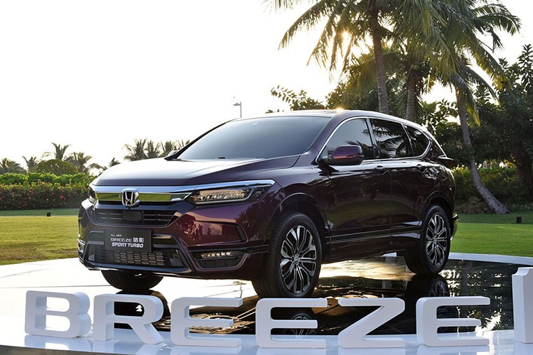 Hãng xe Nhật Bản vừa giới thiệu  Honda Breeze 2020 mới - mẫu crossover cỡ C được phát triển dựa trên CR-V và dành riêng cho thị trường Trung Quốc. Breeze là sản phẩm của Guangqi Honda - liên doanh của thương hiệu Honda Nhật Bản với đối tác GAC Group. Trong khi đó, CR-V lại do liên doanh Dongfeng Honda sản xuất.