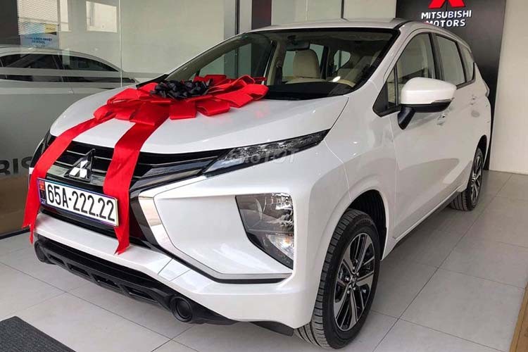 Một người mua  Mitsubishi Xpander số sàn tại TP. Cần Thơ mới đây đã có "bàn tay vàng" khi bấm được biển số ngũ quý 65A – 222.22 vào giữa tháng 12/2019. Sau đó anh đã rao bán lại chiếc xe Xpander giá rẻ này.