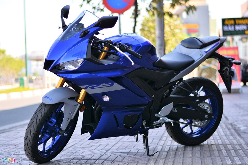 Được ra mắt vào đầu tháng 9 năm ngoái, mẫu  xe Yamaha YZF-R3 2020 nhanh chóng thu hút sự chú ý của người dùng nhờ sự lột xác về thiết kế lẫn nâng cấp về công nghệ. Một cửa hàng chuyên nhập khẩu xe môtô tại TP.HCM vừa mang mẫu xe này về bán với mức giá 129 triệu đồng.