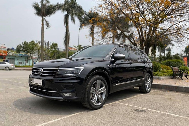  Volkswagen Tiguan Allspace mới được công bố lần đầu tiên vào đầu năm 2018 và thu về hơn 200 đơn hàng trong những tháng đầu giới thiệu tại thị trường Việt Nam. Đây được xem là mẫu xe kén khách, nhưng lại khá ổn định bởi mang trên mình thương hiệu VW. Mới đây một chủ nhân của dòng xe này tại TP HCM đã bất ngờ chào bán trên sàn xe cũ.