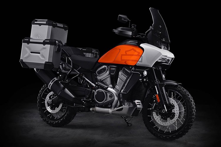 Mẫu xe Adventure đầu tiên của thương hiêu môtô cơ bắp Mỹ là  Harley-Davidson Pan America 2021 mới sau khi trình làng đã giúp cho phân khúc xe này thêm sôi động. Mới đây, Harley-Davidson vừa chính thức công bố giá bán cho mẫu xe này tại thị trường Malaysia.