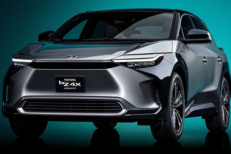 Giám đốc điều hành Toyota Châu Âu đã chia sẻ với báo chí rằng  Toyota bZ4X bản thương mại có thể sẽ được sản xuất với số lượng giới hạn ở thời điểm đầu. Lý do là vì RAV4 hiện tại - với động cơ đốt trong và hệ truyền động plug-in hybrid - đã giúp Toyota đáp ứng các tiêu chuẩn khí thải của Liên minh Châu Âu cho đến năm 2025.