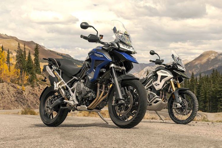 Triumph vừa chính thức giới thiệu phiên bản 2022 cho mẫu Adventure Touring cao cấp nhất của mình là Tiger 1200. Theo hãng xe Anh quốc công bố, mẫu  Triumph Tiger 1200 2022 mới sẽ có trọng lượng nhẹ và động cơ mạnh mẽ hơn so với phiên bản cũ để cạnh tranh tốt hơn trong phân khúc Adventure cao cấp. Ngoài ra xe cũng có thêm một số bổ sung về trang bị nâng cấp nhằm mang lại sự tiện lợi cho người dùng.