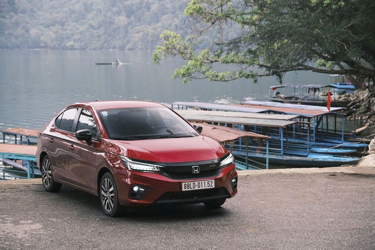 Kết thúc tháng 4/2022 với 3.031,  Honda City bán chạy bất ngờ trở thành mẫu xe ôtô bán chạy nhất Việt Nam. Đây là thứ ba trong năm 2022, Honda City đạt được thứ hạng cao trong bảng xếp hạng. Hiện tại, mẫu sedan hạng B này có 4 phiên bản, giá bán 499-599 triệu đồng.