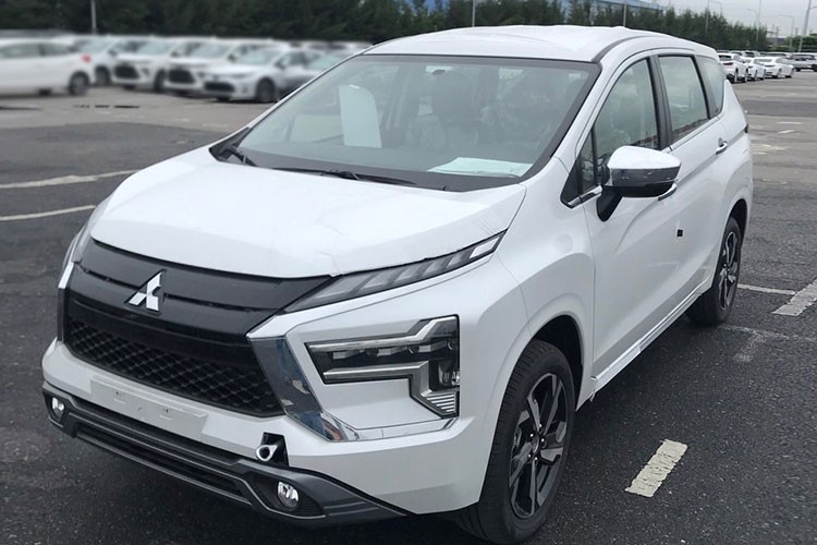 Mitsubishi Xpander 2022 mới là cái tên rất đáng được chờ đợi nhất trong loạt  xe ôtô mới về Việt Nam và sẽ được ra mắt vào ngày 11/6 tới đây. Tuy không thay đổi về thiết kế nhưng Xpander 2022 vẫn tạo điểm nhấn bằng loạt trang bị đáng giá như màn hình 9 inch, phanh đỗ điện tử và tùy chọn hộp số. Nội thất của xe được trau chuốt hơn nhưng trang bị an toàn vẫn giữ nguyên như trước.