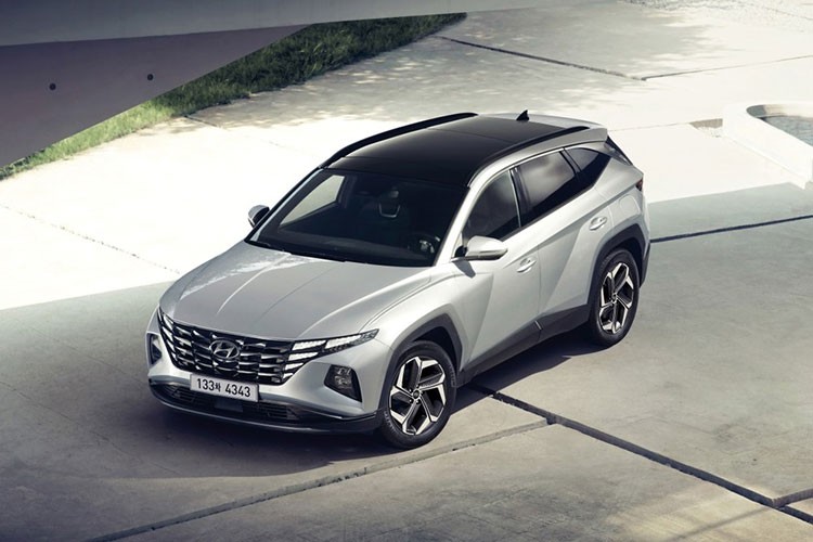 Mới đây, hãng Hyundai đã chính thức giới thiệu phiên bản nâng cấp nhẹ của dòng xe Tucson ở thị trường Hàn Quốc. Bước sang phiên bản nâng cấp,  Hyundai Tucson 2023 mới không thay đổi về thiết kế mà chỉ tập trung vào trang bị. Xe vẫn có 3 bản trang bị là Modern, Premium và Inspiration như trước.