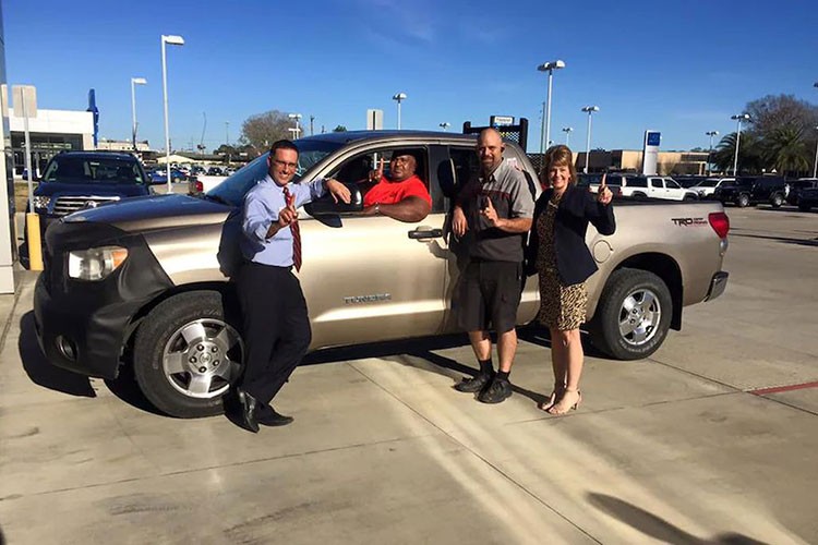 Chủ nhân của chiếc  Toyota Tundra đời 2007 này là Victor Sheppard sống tại Louisiana, Mỹ. Theo chia sẻ của Sheppard, ông đã phải lái xe từ nhà tại bang Louisiana đến North Dakota, Wyoming và Virginia trong suốt 9 năm vì công việc của mình.