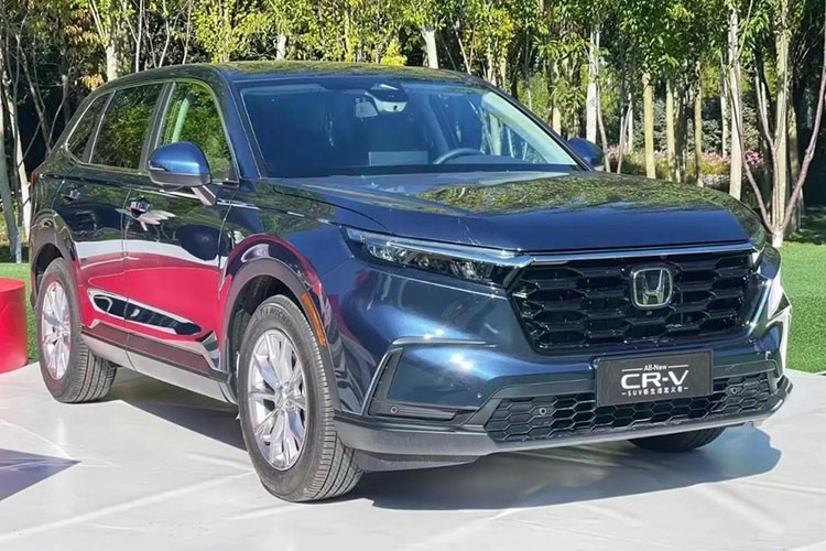 Mới đây, liên doanh Dongfeng Honda đã bất ngờ tổ chức sự kiện trưng bày CR-V thế hệ mới ở Trung Quốc. Tuy nhiên, đây chưa phải là sự kiện ra mắt chính thức của mẫu xe này. Thay vào đó,  Honda CR-V 2023 mới dự kiến sẽ được giới thiệu với thị trường Trung Quốc vào ngày 27/9 tới đây.