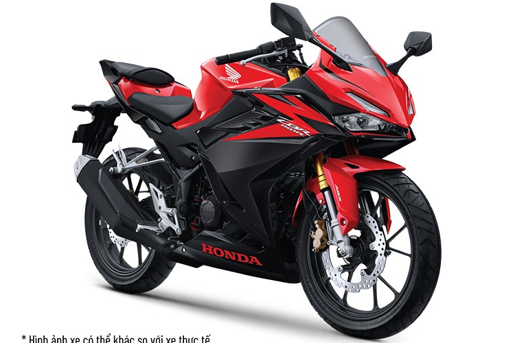 Mẫu xe côn tay  Honda CBR150R 2023 mới vừa chính thức giới được thiệu tại Việt Nam. Xe tiếp tục nhập khẩu nguyên chiếc từ Indonesia tương tự đời trước. Tuy nhiên, ở phiên bản 2023, xe được làm mới ngoại hình nhờ những thay đổi về tem và màu sắc trên thân xe.