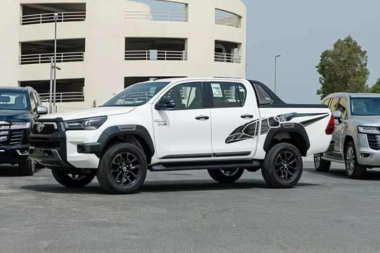 Một số đại lý đang tiến hành nhận cọc cho lô  Toyota Hilux 2024 mới tiếp theo. Thời gian xe cập bến Việt Nam là vào khoảng tháng 4/2024. Được biết, Toyota Hilux vẫn có 2 phiên bản là 2.4L 4x2 AT và 2.8L 4x4 AT Adventure.