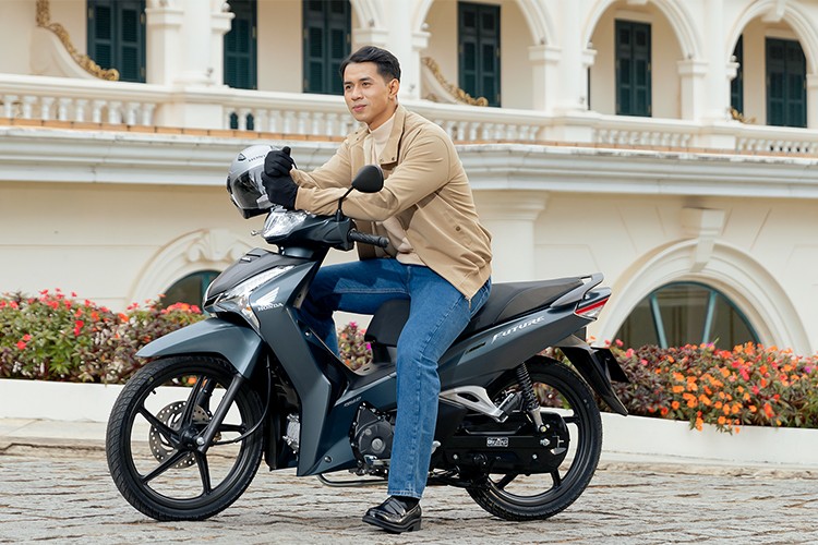  Honda Future 125 FI 2024 mới được thiết kế trên ý tưởng “Đẳng cấp xe số mạnh mẽ &amp; lịch lãm cho người đàn ông thành đạt”, mang kiểu dáng cao cấp với sự trau chuốt đầy tinh tế trong từng đường nét. Honda Future 125 FI thế hệ mới tại Việt Nam sẽ có 3 phiên bản: Đặc biệt, Cao cấp và Tiêu chuẩn.