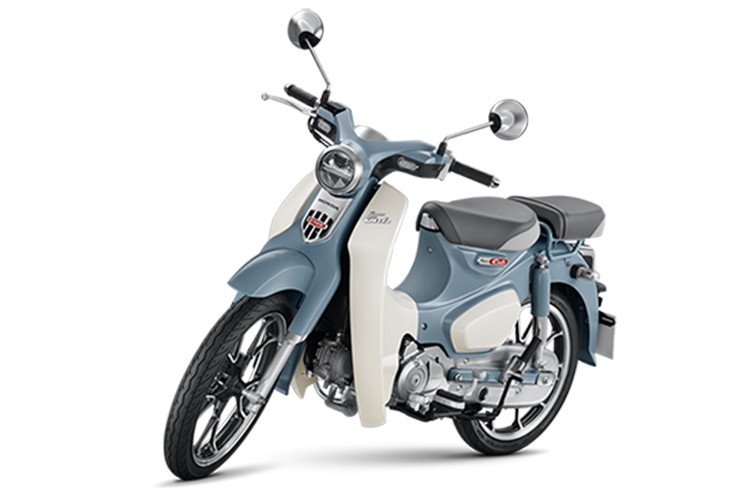  Honda Super Cub C125 2024 mới ra mắt thị trường Thái Lan có thêm bộ áo ấn tượng bởi gam màu xanh nhạt, kết hợp cùng với yên xe màu đỏ tươi gợi nhớ đến chiếc Super Cub C100 1958.