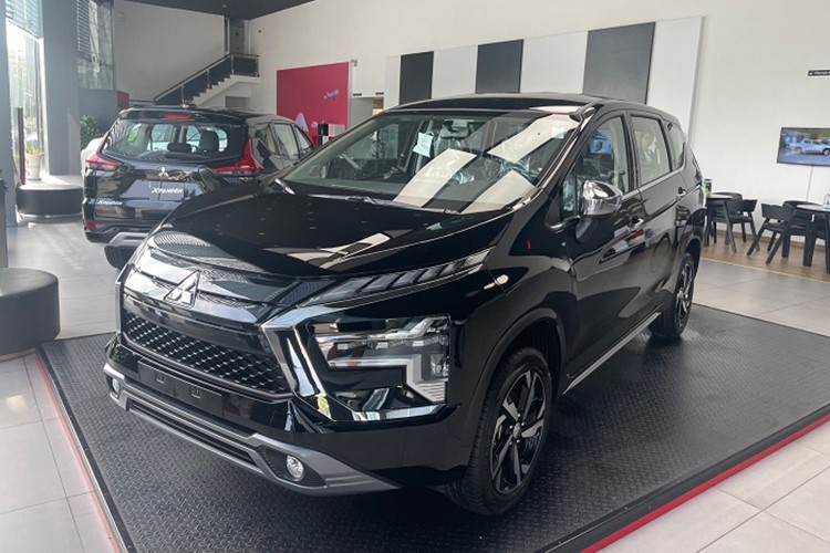  Mitsubishi Xpander: 1.582 xe   Với 1.582 xe giao đến tay khách hàng trong tháng 3 vừa qua, thứ hạng của Mitsubishi Xpander trong  Top xe bán chạy nhất Việt Nam đã được tăng thêm 1 bậc, từ vị trí thứ 2 vươn lên dẫn đầu toàn thị trường. 