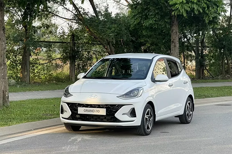  Hyundai Grand i10 2024   Trong loạt ôtô mới nhất ra mắt tháng 6/2024, Hyundai Grand i10 2024 là cái tên được mong chờ nhất với nhiều người dùng Việt. Bởi mới đây tại Hà Nội đã xuất hiện hình ảnh mẫu xe này chạy trên đường phố mà không có bất kỳ lớp ngụy trang nào.