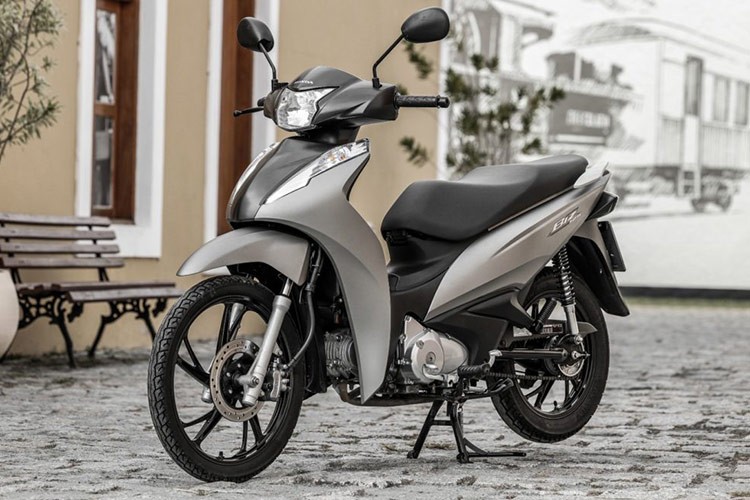 Nếu thị trường xe máy Việt Nam có xe số Honda Future, Thái Lan có Honda Wave 125i, thì tại ở đất nước xa xôi như Brazil, hãng xe Nhật Bản cũng cung cấp ấn bản  Honda Biz 125 2024 mới đầy sang chảnh và cá tính.