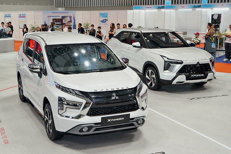  1. Mitsubishi Xpander: 2.131 xe   Mặc dù doanh số giảm 26% so với tháng trước, nhưng với hơn 2.131 xe bán ra trong tháng 10, Mitsubishi Xpander vẫn giữ vững vị trí dẫn đầu trong  top ôtô bán chạy nhất Việt Nam tháng. Tính từ đầu năm 2024, Xpander đã đạt tổng cộng 15.076 xe được giao đến tay khách hàng Việt. 