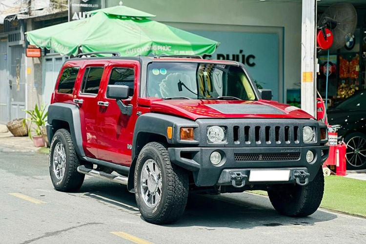 Hummer - thương hiệu SUV nổi tiếng của Mỹ từ lâu đã được biết đến như biểu tượng của sự giàu có và quyền lực. Những mẫu xe thuộc thương hiệu này dù đã qua sử dụng vẫn nhận được sự chú ý lớn từ cộng đồng yêu xe và chiếc  Hummer H3 đời 2005 trong bài viết này là một ví dụ.