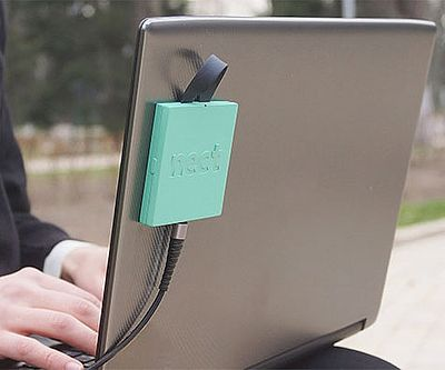  1. Modem di động Nect: Wi-Fi thì có thể không có và mạng di động có thể hết dữ liệu nhưng modem thì sẽ luôn bên bạn. Cục modem được phát triển bởi hãng Nect có thể mang đến cho người dùng kết nối mạnh mẽ như đang dùng Wi-Fi với tốc độ 150Mbps cả ngày mà không lo tốn pin.