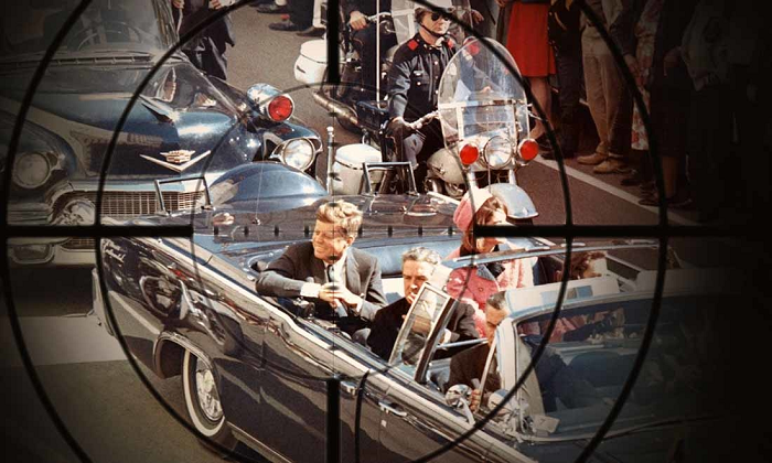  1. Ai đã ám sát Tổng thống John F. Kennedy? Đây có lẽ là  bí ẩn lớn nhất trong lịch sử nước Mỹ không bao giờ có lời giải để mọi người hài lòng. Vào ngày 22/11 năm 1963, Tổng thống John F. Kennedy bị Lee Harvey Oswald bắn tại Dallas. Vào ngày 24/11 năm 1963, trước khi Oswald hầu tòa, Oswald đã bị chủ hộp đêm Jack Ruby bắn chết.