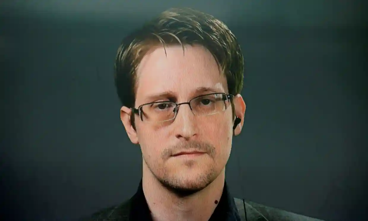 Cựu nhân viên cục Tình báo Trung ương Mỹ (CIA) Edward Snowden đã có tiết lộ gây sốc về  nền văn minh tiến bộ chưa từng được biết đến bên trong lòng Trái Đất.