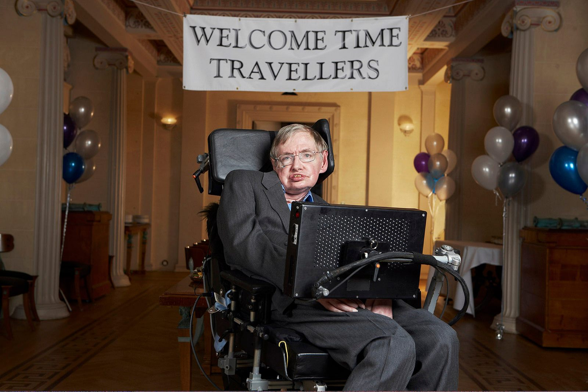 1. Thí nghiệm của Stephen Hawking - Bữa tiệc cho người du hành thời gian: Vào ngày 28/6/2009, nhà vật lý nổi tiếng Stephen Hawking đã tổ chức một bữa tiệc tại Đại học Cambridge, nhưng chỉ gửi lời mời sau khi bữa tiệc đã kết thúc. (Ảnh: Atlas Obscura)